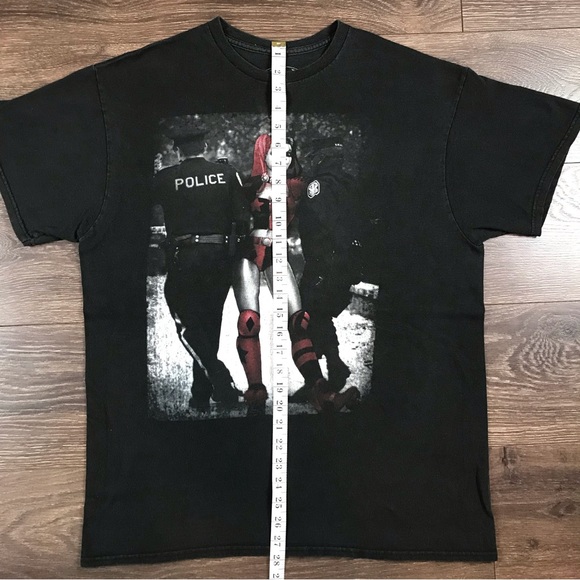 Batman DC Comics Harley Quinn Detained By Police Evil Villain Super Hero T-Shirt - Picture 6 of 6